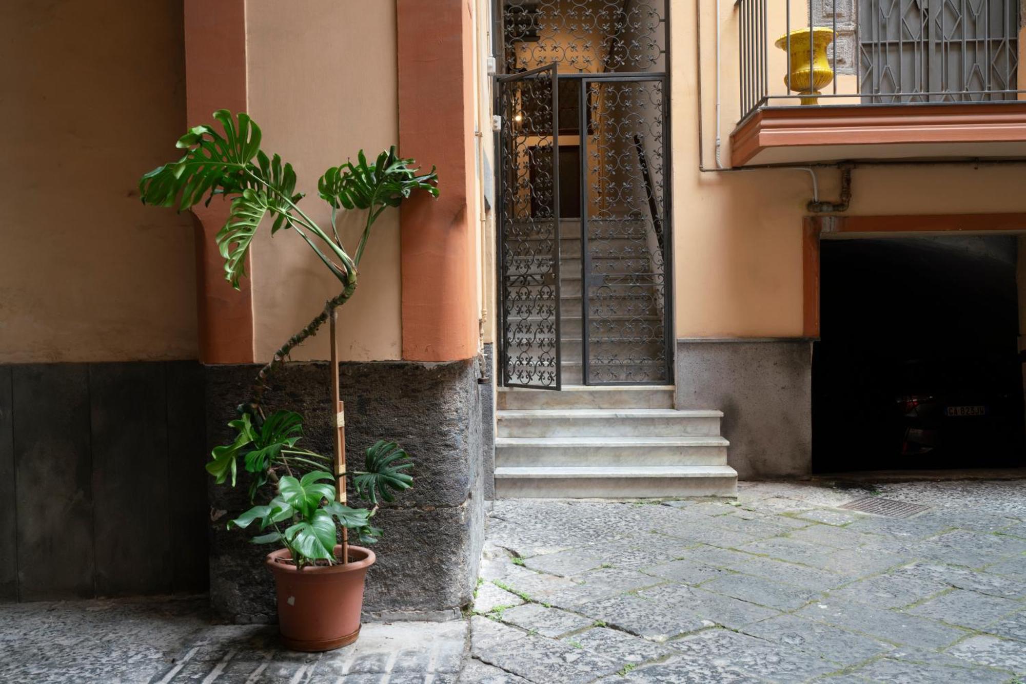 A.Ri.El Luxury Apartment Napoli Bagian luar foto