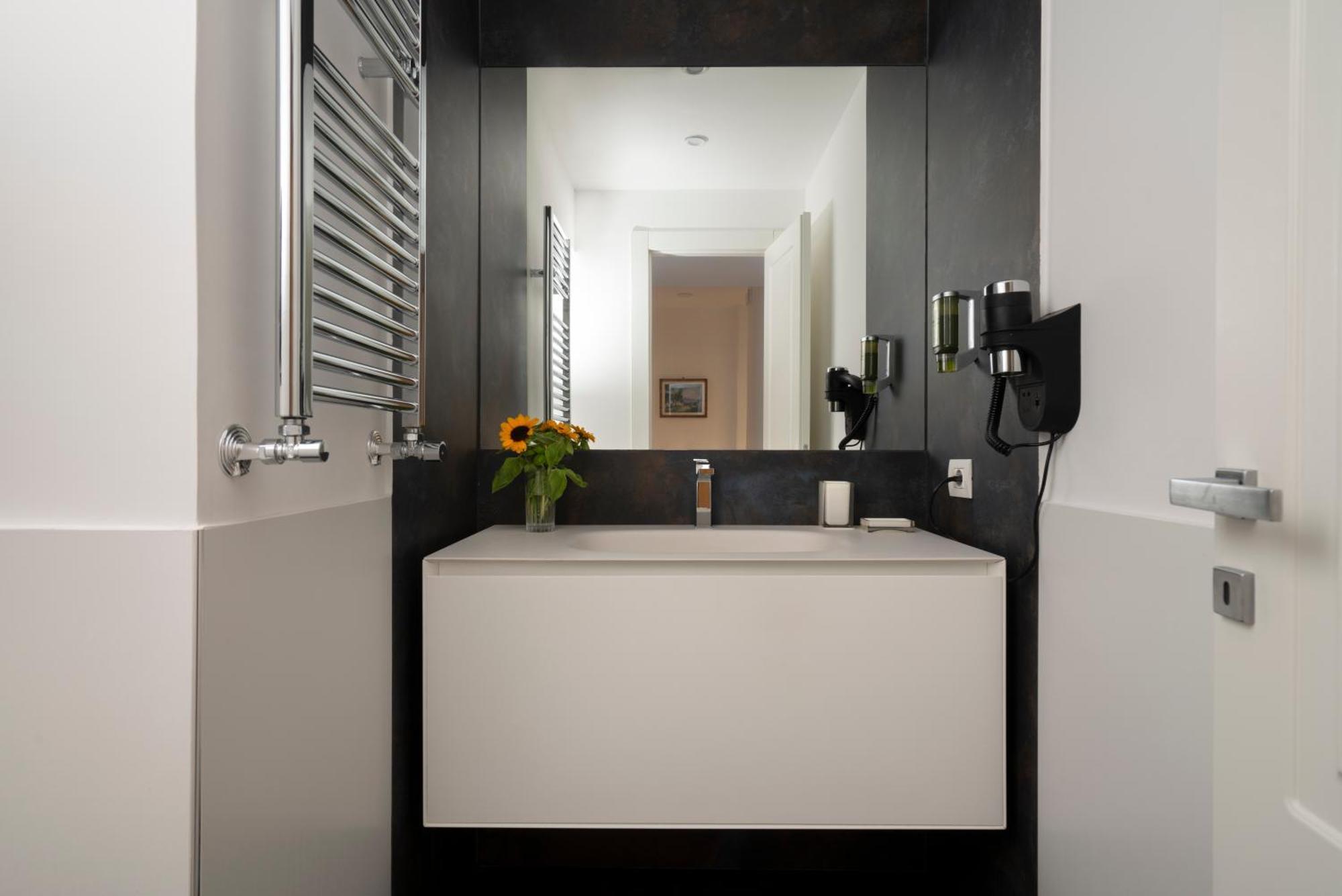A.Ri.El Luxury Apartment Napoli Bagian luar foto