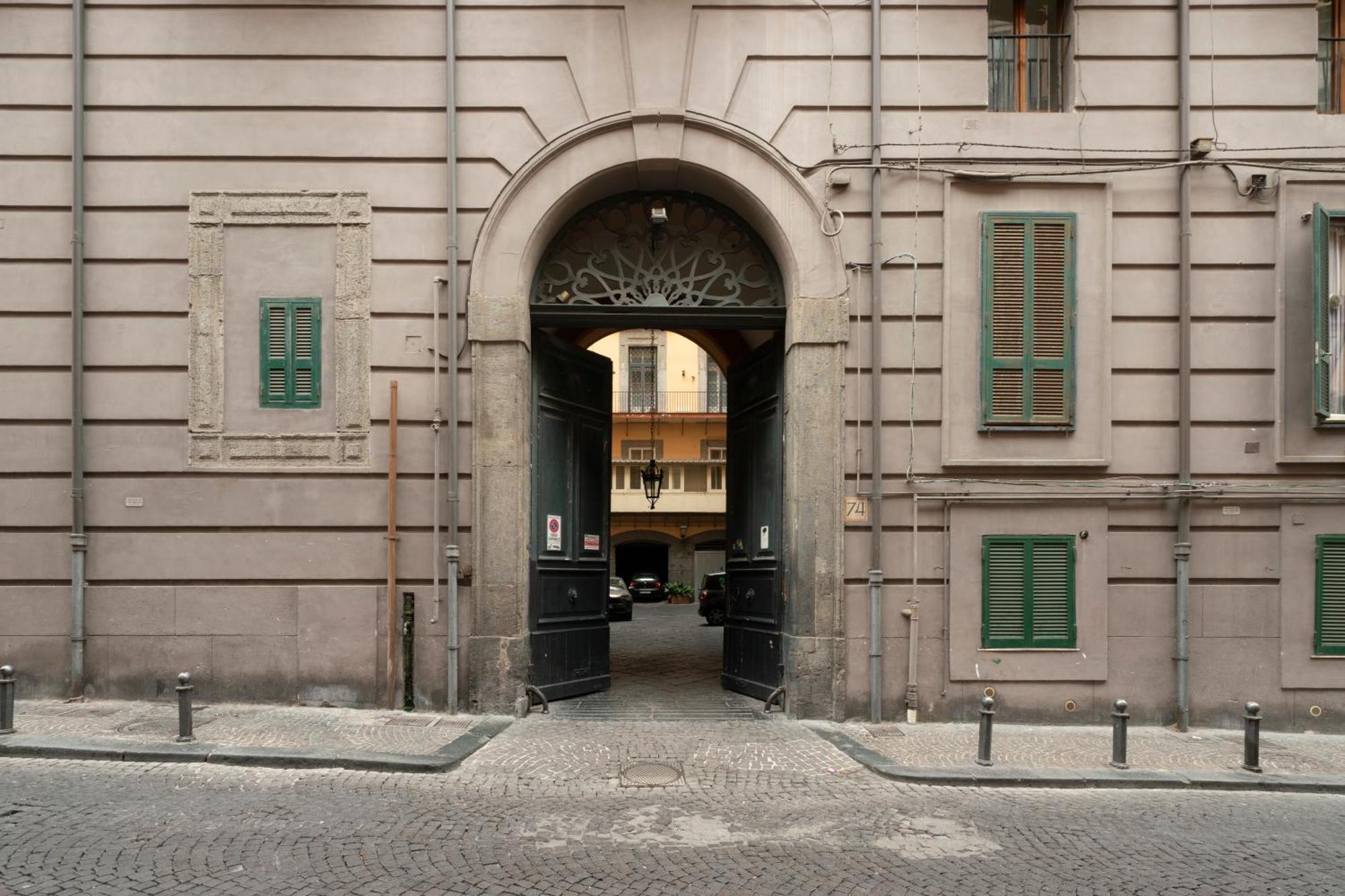 A.Ri.El Luxury Apartment Napoli Bagian luar foto